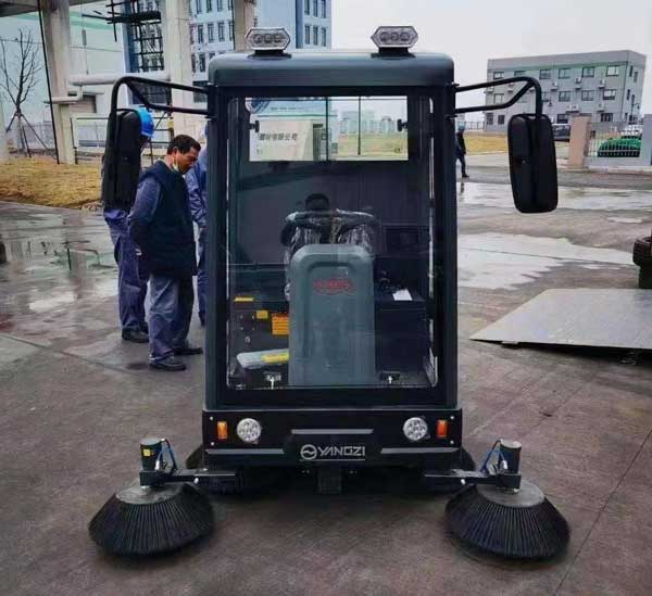 安徽扬子扫地车，全封闭式吸尘清扫