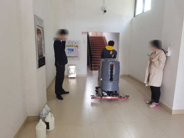 安徽扬子驾驶式全自动洗地机